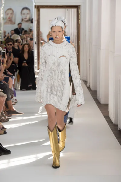 Look 24